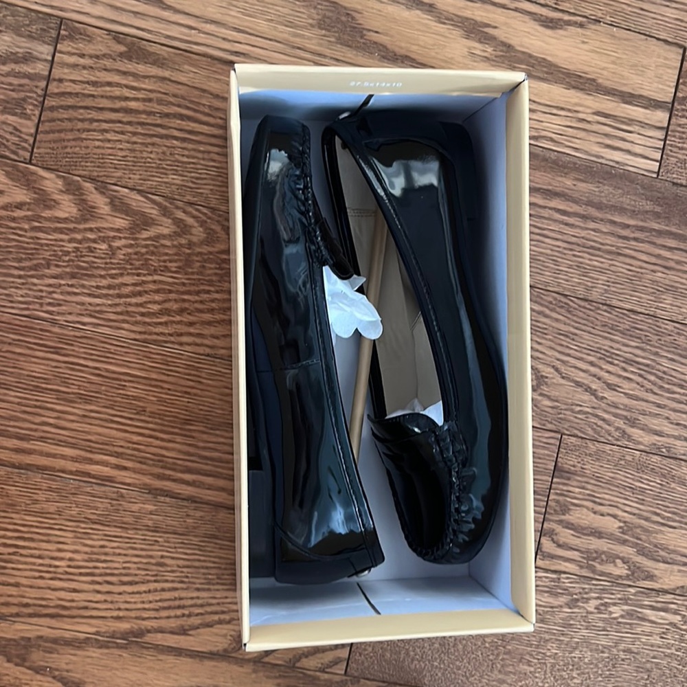 Size 7 Micheal Kors patent leather loafer